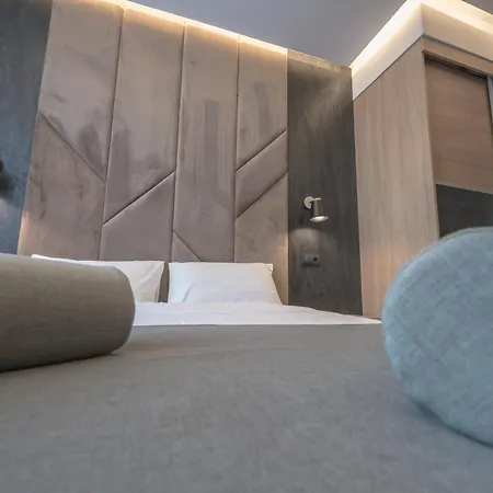 Aura Aparthotel *