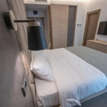 Aura Aparthotel