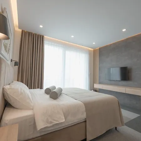 Aparthotel Aura *