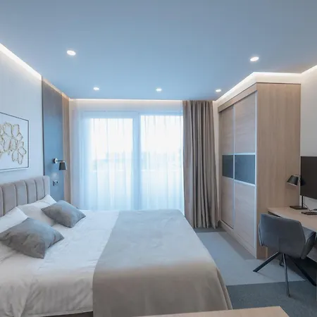 Aura Aparthotel