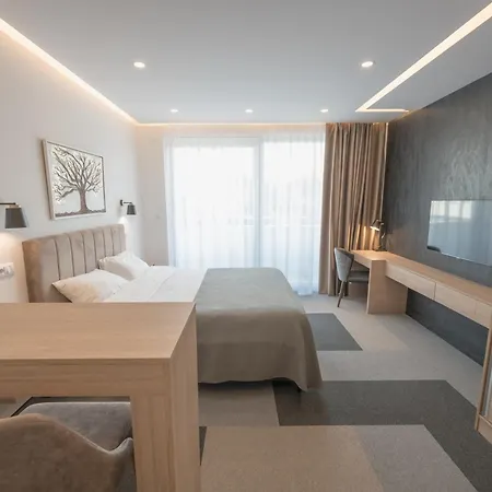 Aura Aparthotel