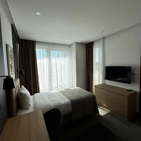 Aparthotel Aura *