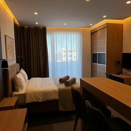 Aparthotel Aura *