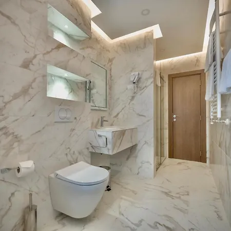 Apartmanhotel Aura 3*