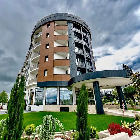 Aura Apartmanhotel 3*